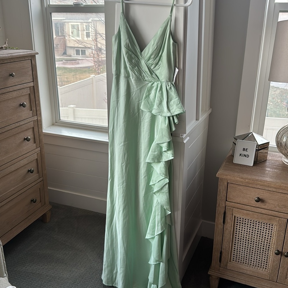 MAC DUGGAL Pistachio Satin Ruffle Asymmetrical Gown Size 6 NWT - Picture 6 of 9